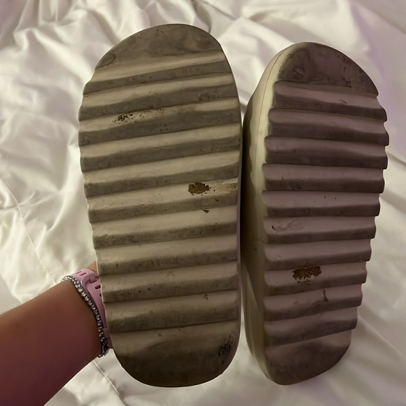 Yeezy slides - Picture 2 of 4